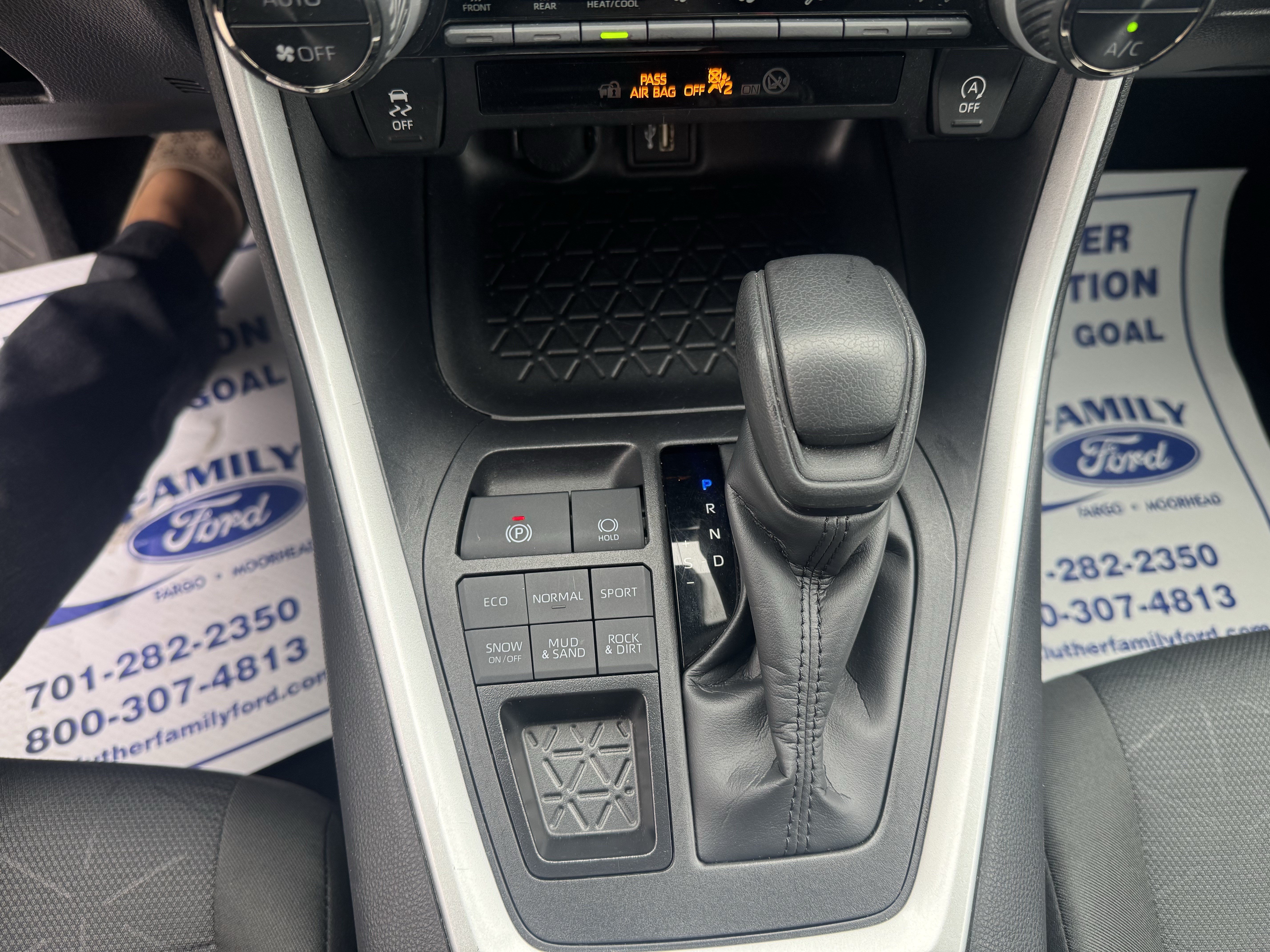 Used 2025 Toyota RAV4 XLE AWD/4WD image 17