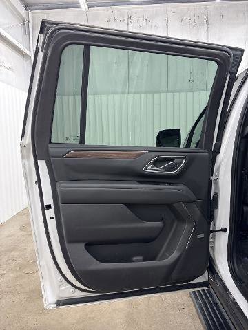 Used 2023 Chevrolet Suburban High Country image 13