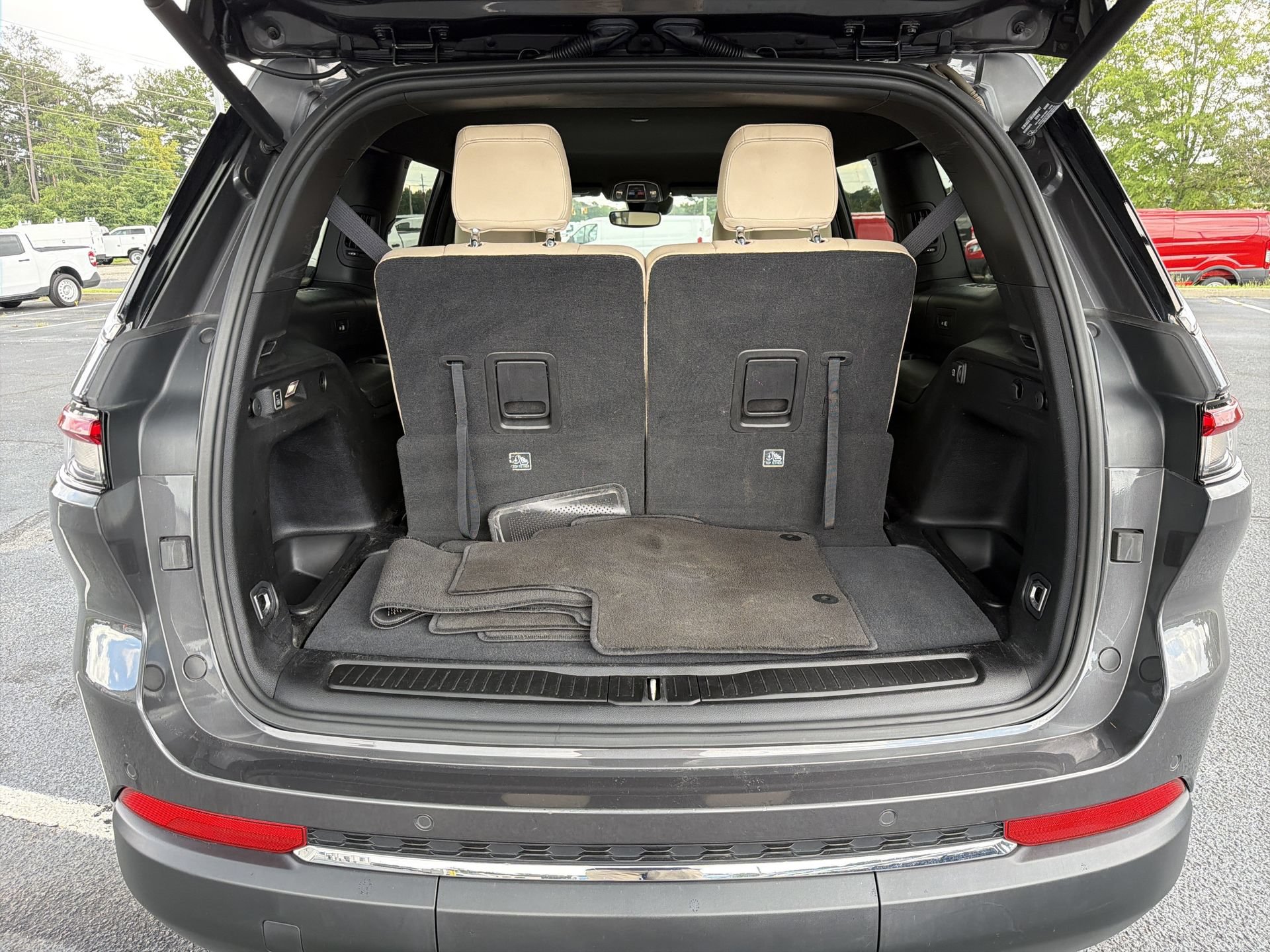 Used 2023 Jeep Grand Cherokee L Limited AWD/4WD image 28