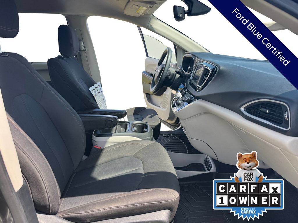Used 2020 Chrysler Pacifica Touring FWD image 20