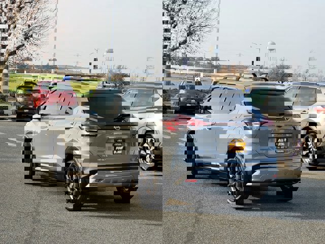 Used 2023 Nissan Kicks SR w/ Exterior Package image 3