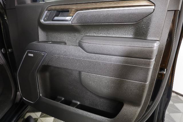 Used 2025 Chevrolet Silverado 1500 LT Trail Boss w/ LT Trail Boss Premium Package AWD/4WD image 36