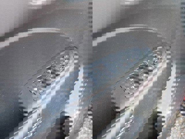 Used 2024 Hyundai Venue Limited image 16