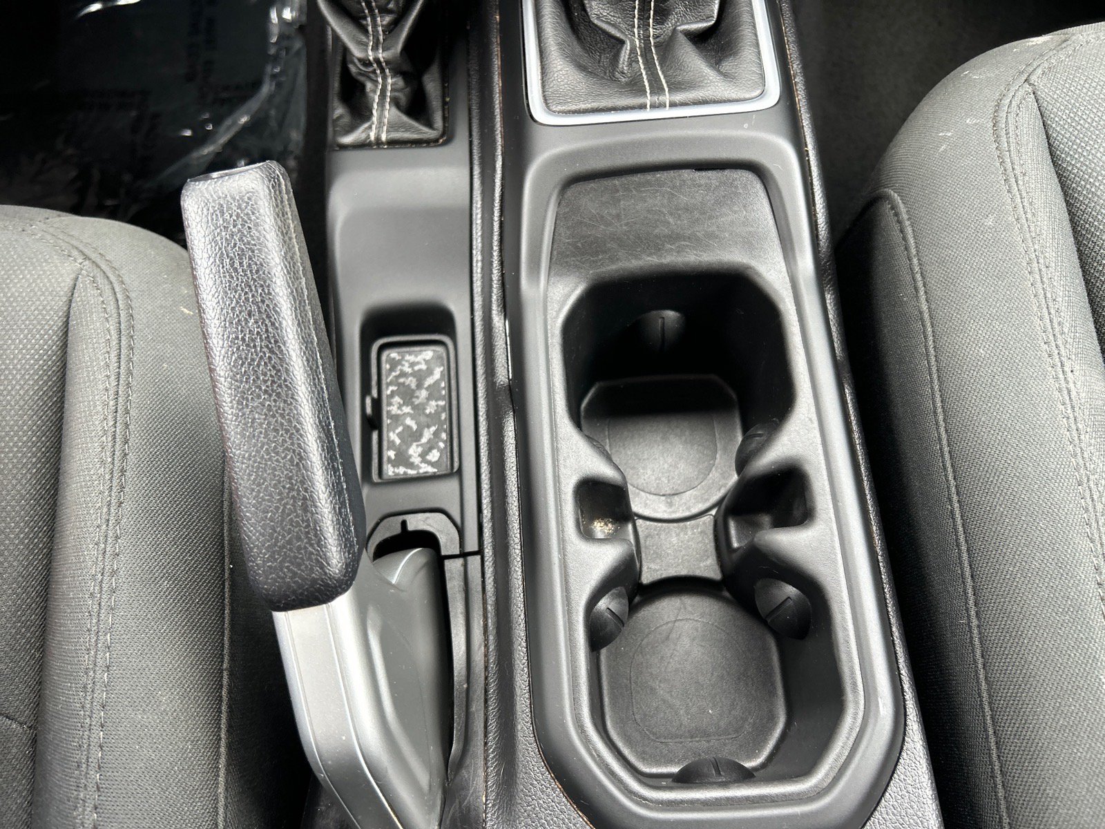 Used 2018 Jeep Wrangler Unlimited Sahara AWD/4WD image 31