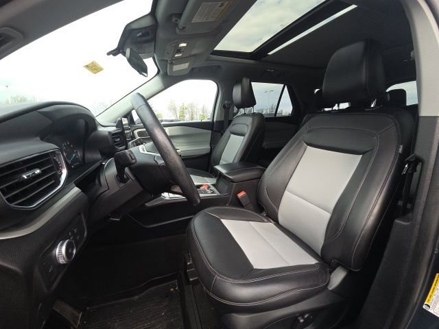 Certified 2022 Ford Explorer XLT w/ Equipment Group 202A image 30