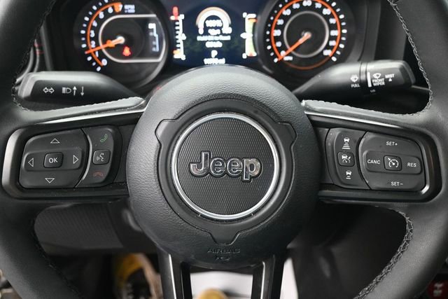 Used 2025 Jeep Gladiator Rubicon w/ Convenience Group AWD/4WD image 9