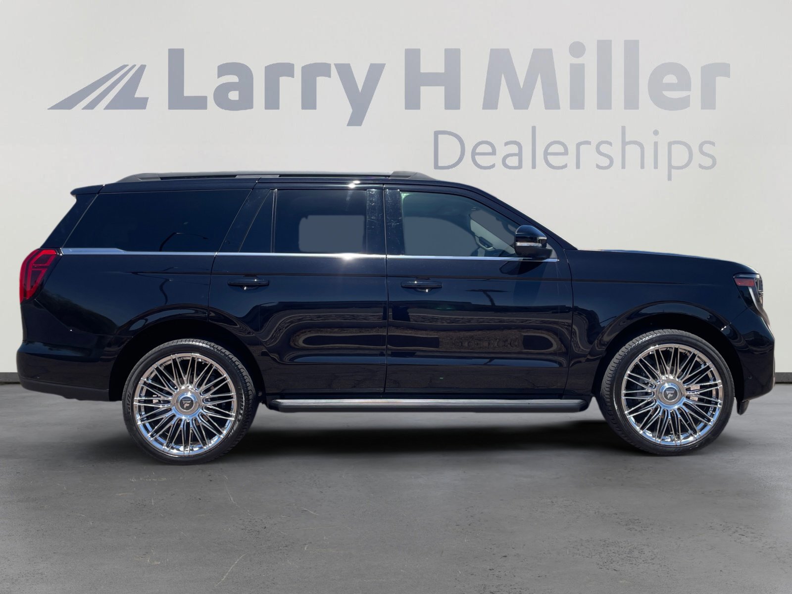 Certified 2025 Ford Expedition Active RWD image 7