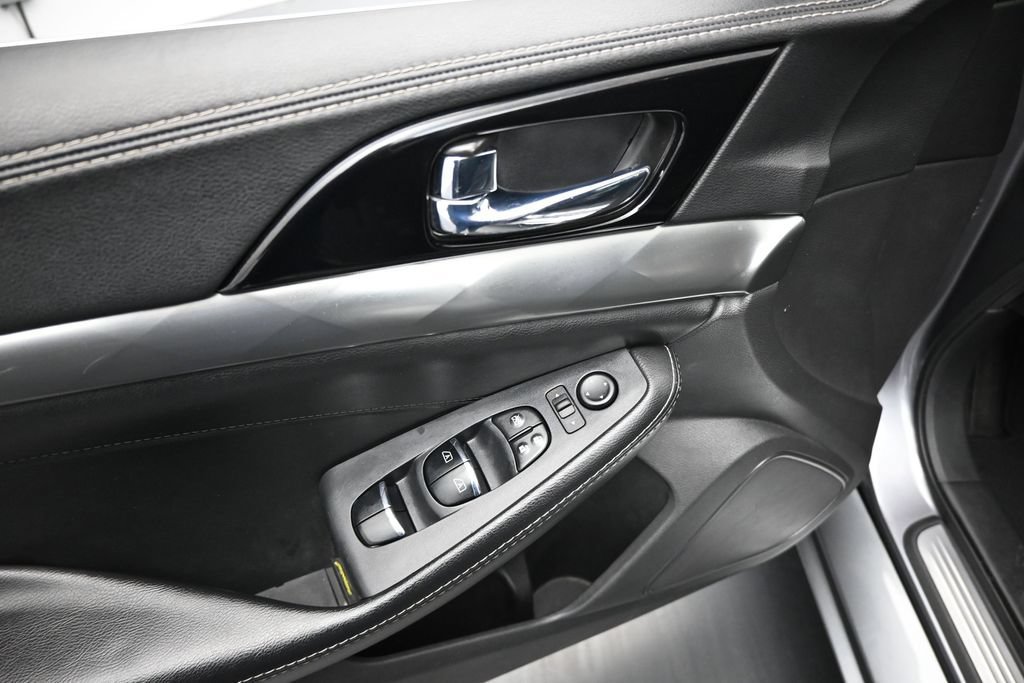 Used 2021 Nissan Maxima 3.5 SV w/ Floor Mat Group FWD image 11