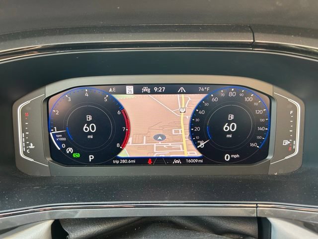 Used 2024 Volkswagen Taos SEL AWD/4WD image 2