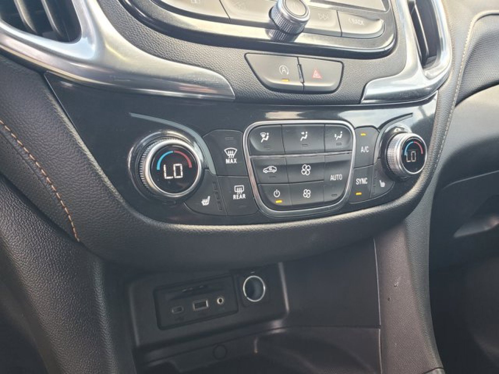 Used 2024 Chevrolet Equinox Premier AWD/4WD image 24