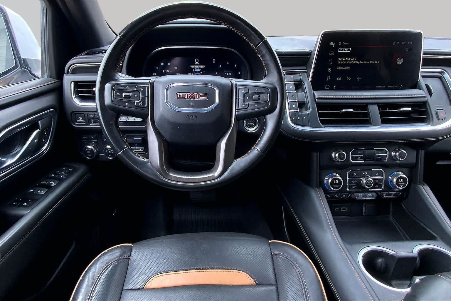 Used 2024 GMC Yukon XL AT4 w/ AT4 Premium Plus Package AWD/4WD image 6