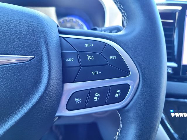 Used 2024 Chrysler Pacifica Touring-L FWD image 23