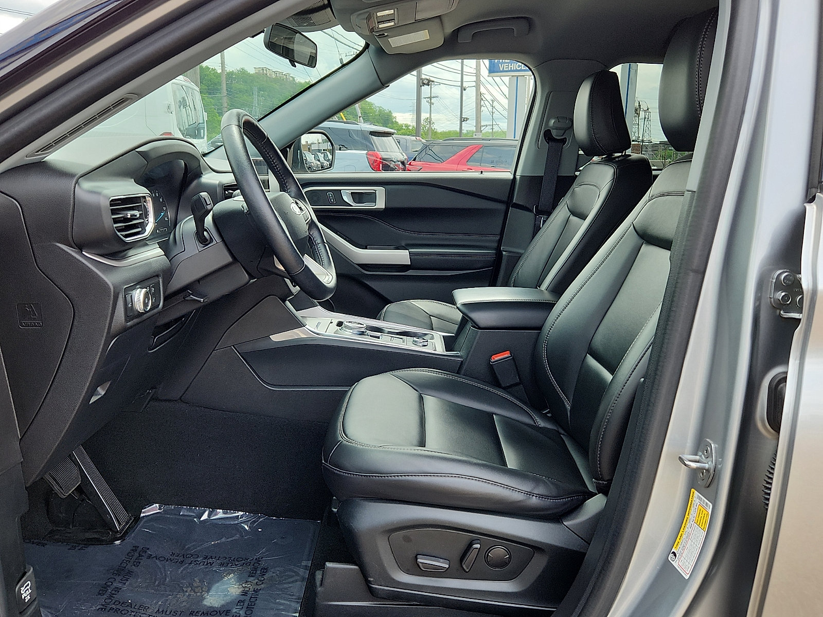 Certified 2022 Ford Explorer XLT w/ Equipment Group 202A AWD/4WD image 14