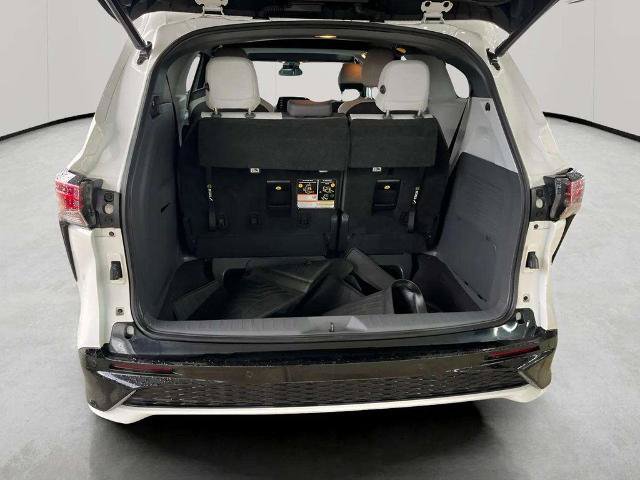 Used 2021 Toyota Sienna XSE FWD image 15
