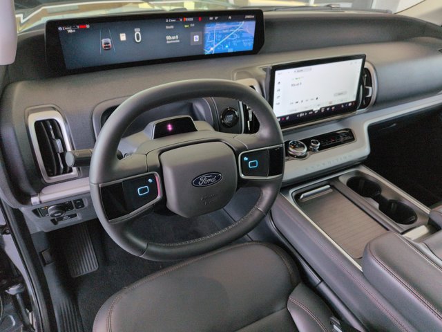 Certified 2025 Ford Expedition Active AWD/4WD image 17
