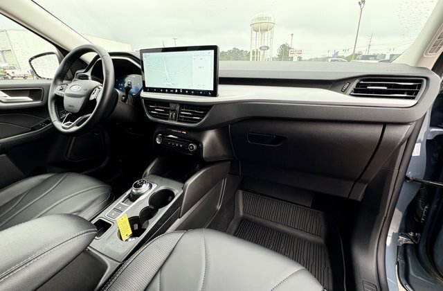 Certified 2025 Ford Escape Platinum w/ Premium Technology Package FWD image 9