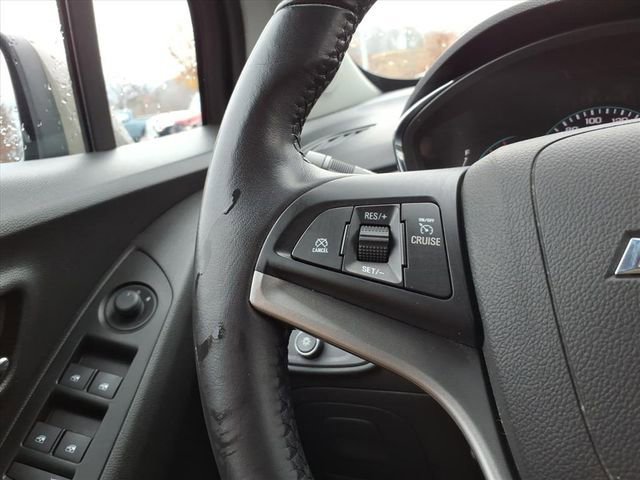 Used 2022 Chevrolet Trax LT w/ LT Convenience Package image 22