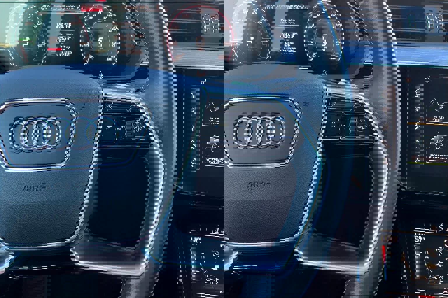 Used 2024 Audi Q8 e-tron Premium Plus w/ Premium Plus Package image 25