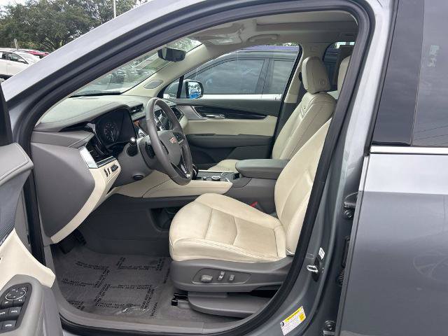 Used 2024 Cadillac XT6 Premium Luxury w/ Technology Package FWD image 16