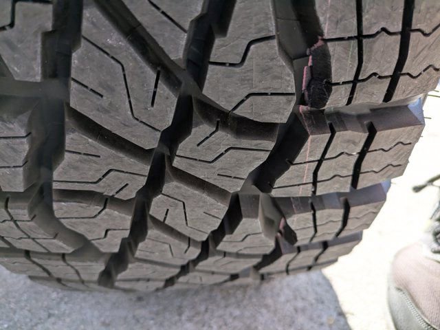 Used 2022 GMC Sierra 1500 AT4 w/ AT4 Premium Package image 12