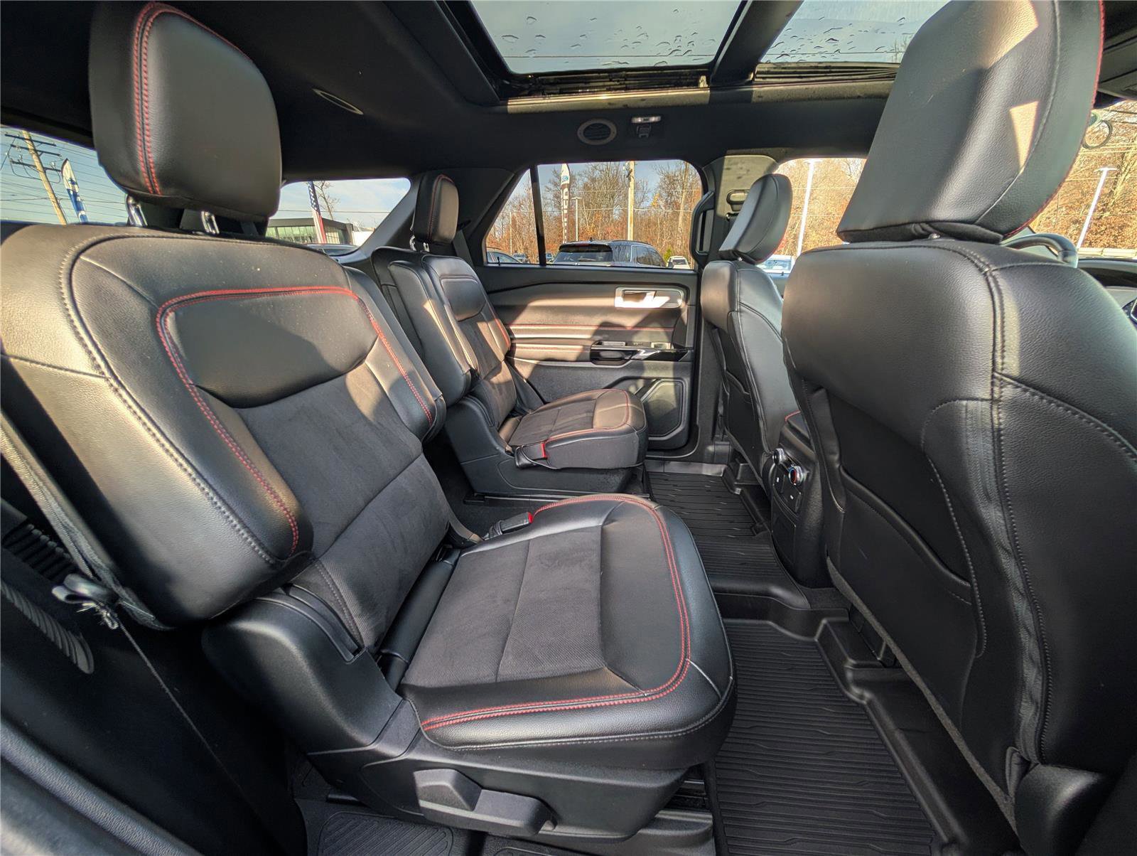 Certified 2023 Ford Explorer ST-Line w/ Class IV Trailer Tow Package image 11