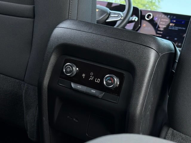 Used 2025 Chevrolet Traverse LT AWD/4WD image 19