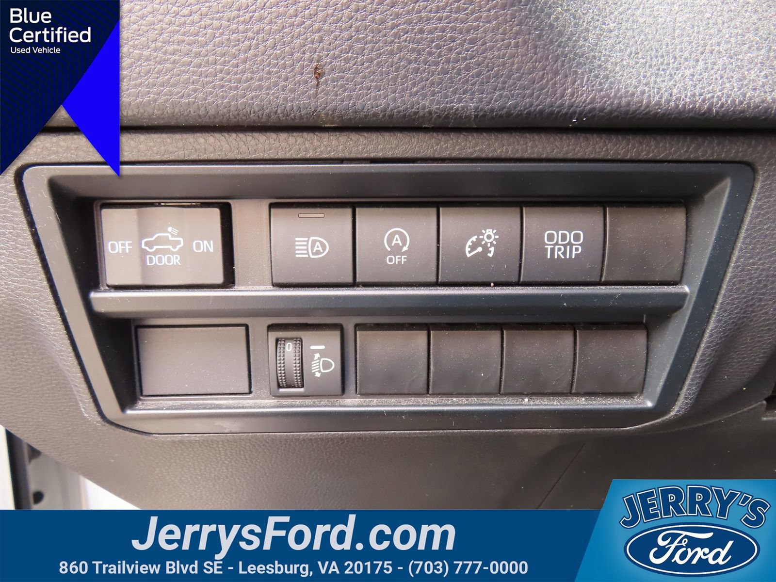 Used 2024 Toyota Tundra SR w/ SR Tow Package image 9