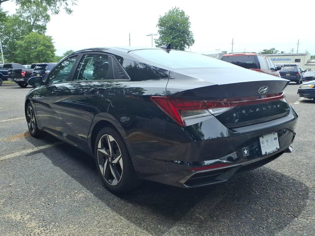 Used 2023 Hyundai Elantra Limited FWD image 4