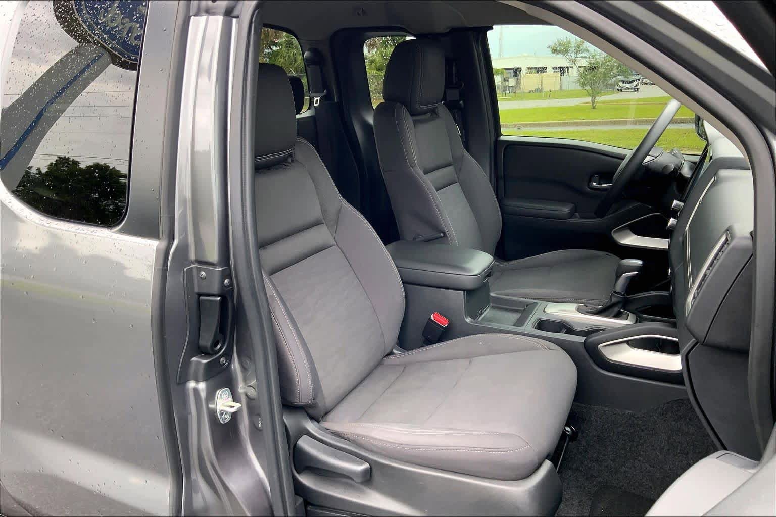 Used 2022 Nissan Frontier SV w/ Technology Package RWD image 9