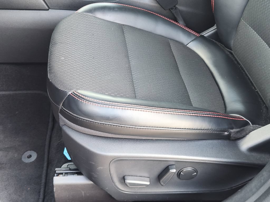 Certified 2025 Ford Escape ST-Line FWD image 23