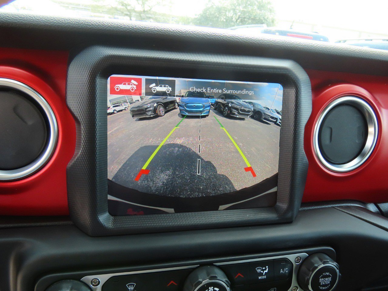 Used 2023 Jeep Wrangler Unlimited Rubicon w/ Steel Bumper Group image 31