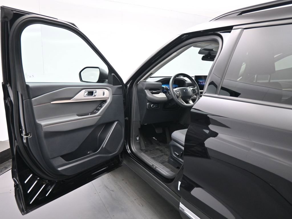 Certified 2025 Ford Explorer Active image 9