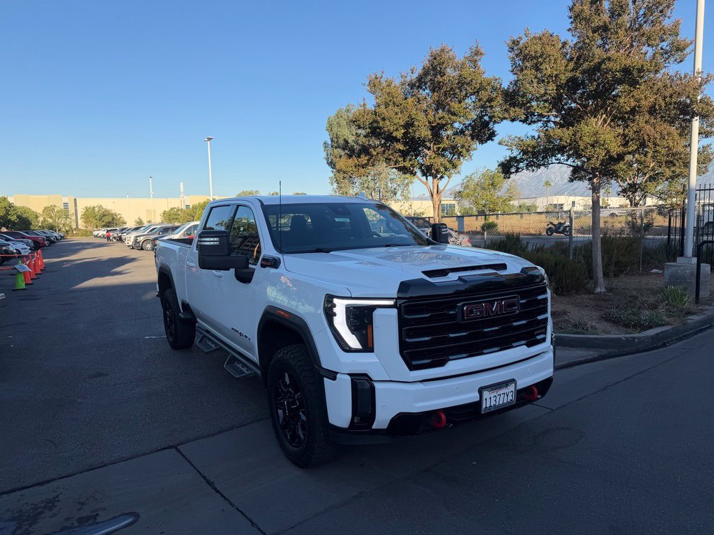 Used 2024 GMC Sierra 2500 AT4 w/ Technology Package AWD/4WD image 3