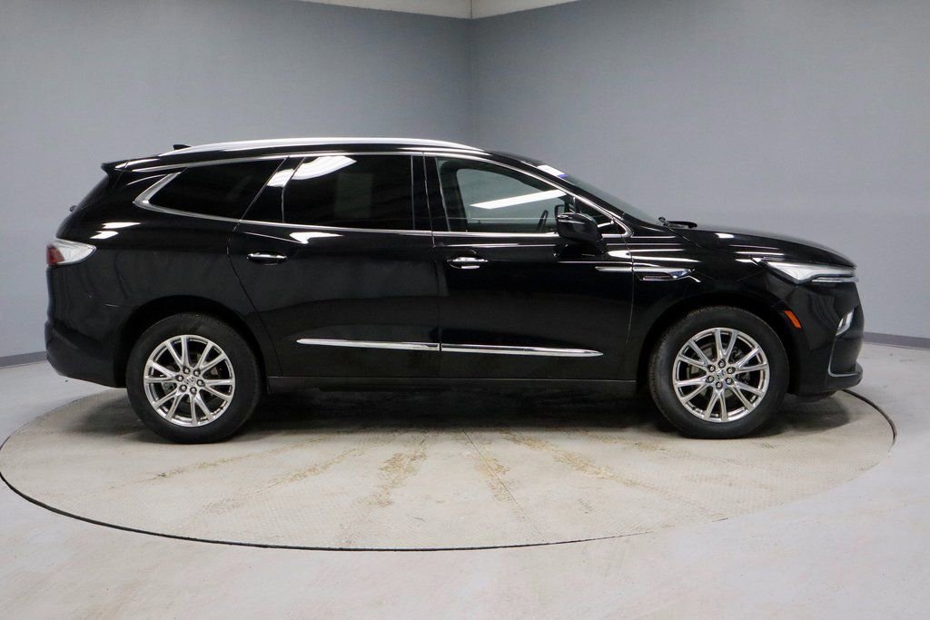 Used 2023 Buick Enclave Essence w/ Experience Buick Package image 5