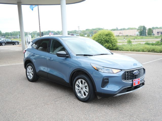 Certified 2025 Ford Escape Active w/ Tech Pack #1 AWD/4WD image 3