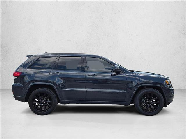 Used 2018 Jeep Grand Cherokee Altitude RWD image 4