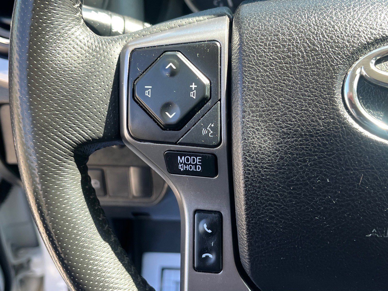 Used 2021 Toyota Tacoma SR5 AWD/4WD image 17