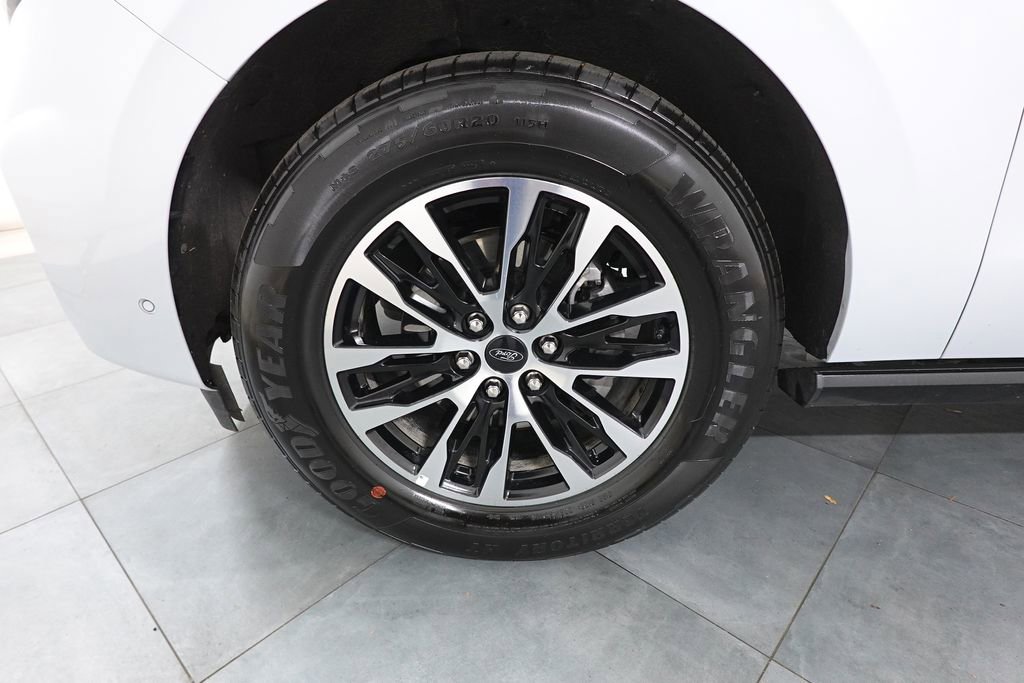 Certified 2025 Ford Expedition Platinum image 29