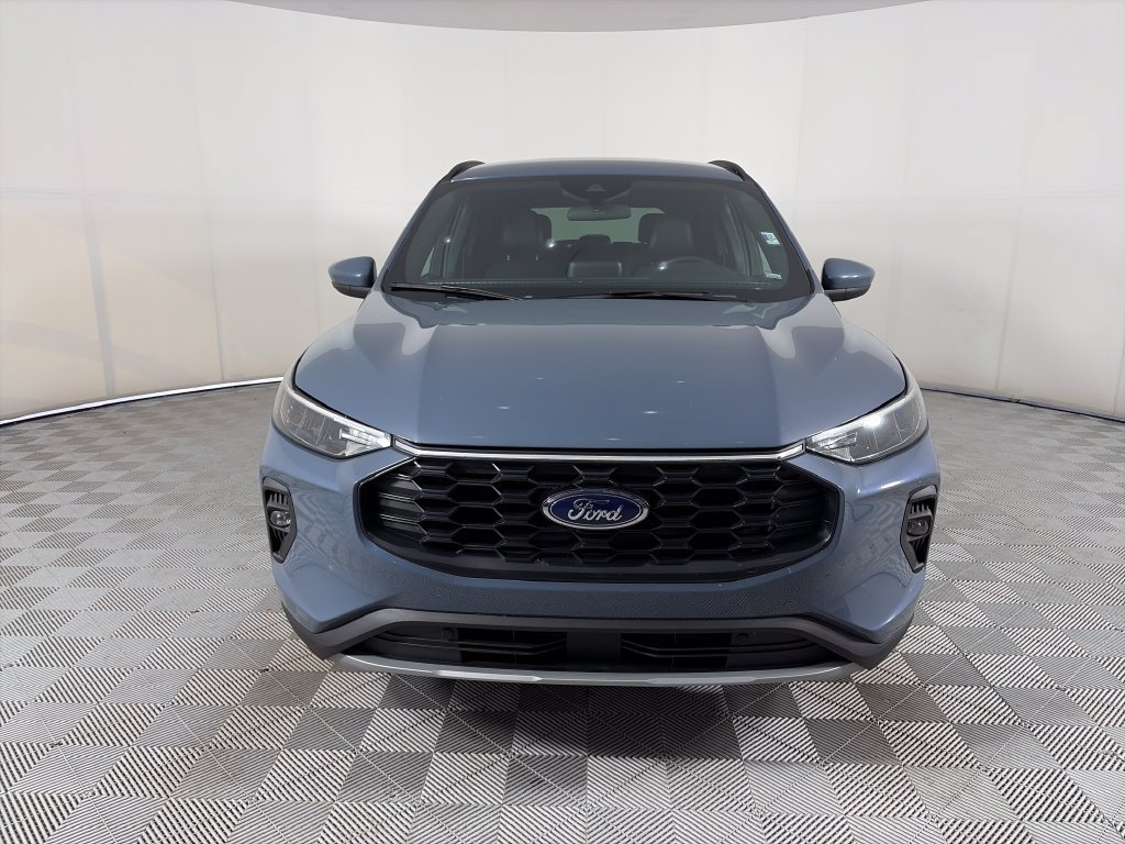 Certified 2025 Ford Escape ST-Line Select AWD/4WD image 2