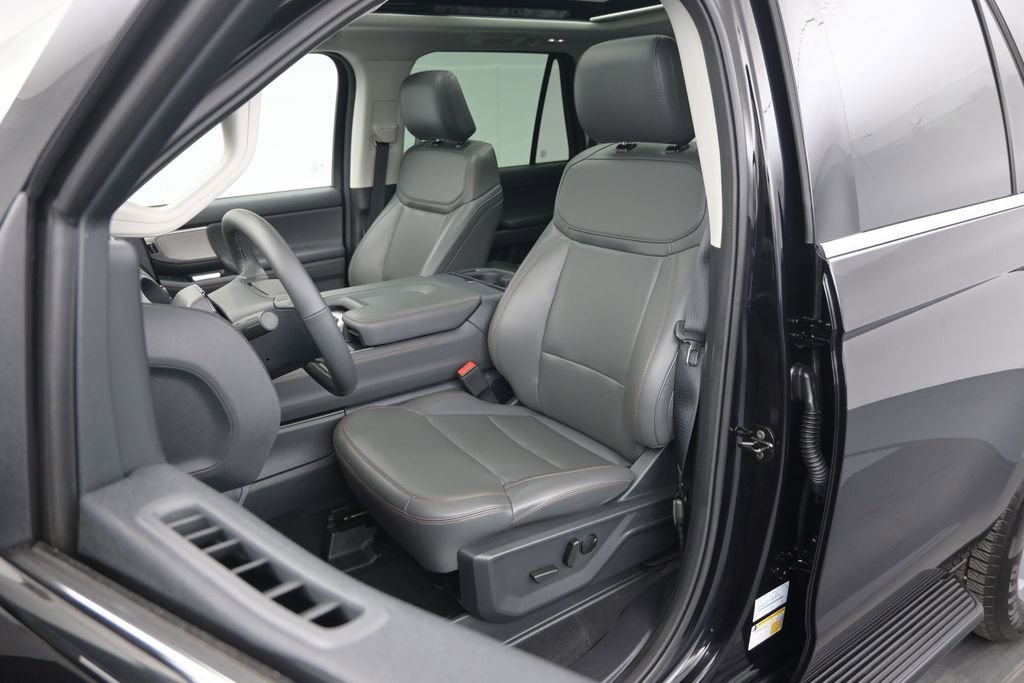 Certified 2025 Ford Expedition Active RWD image 9