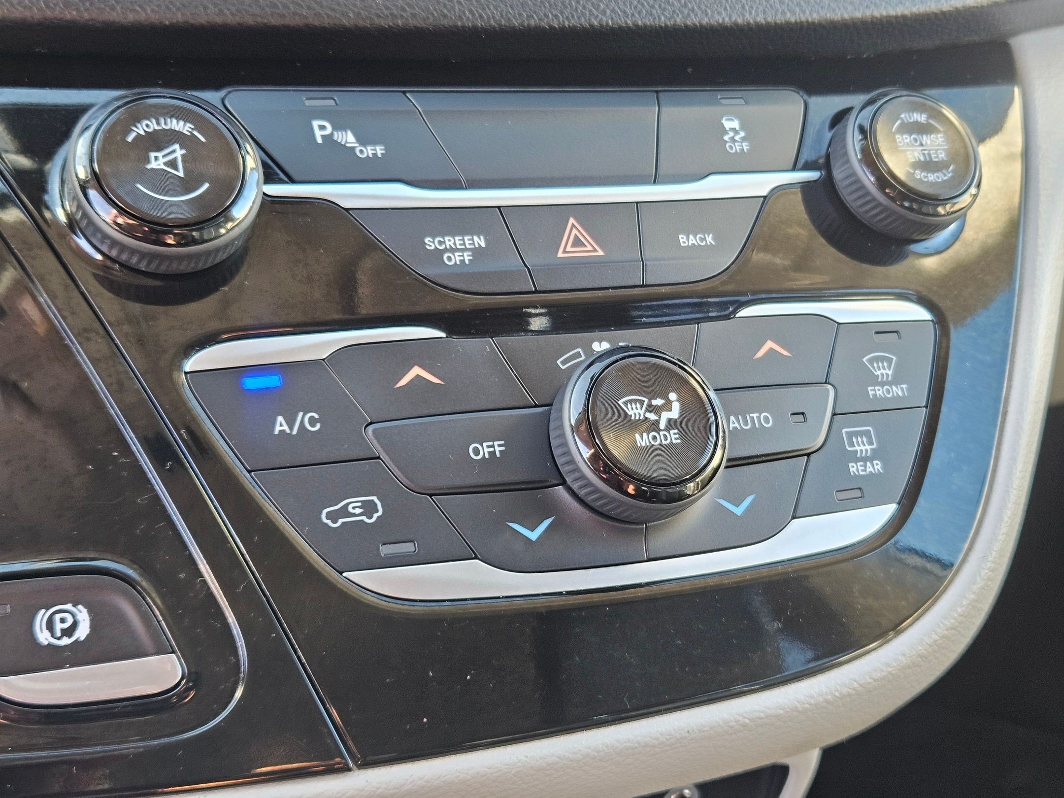 Used 2017 Chrysler Pacifica Touring-L FWD image 27