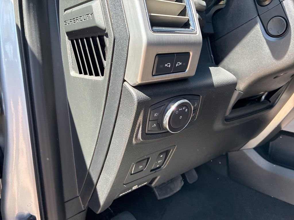 Certified 2019 Ford F250 Platinum w/ Platinum Ultimate Package AWD/4WD image 28