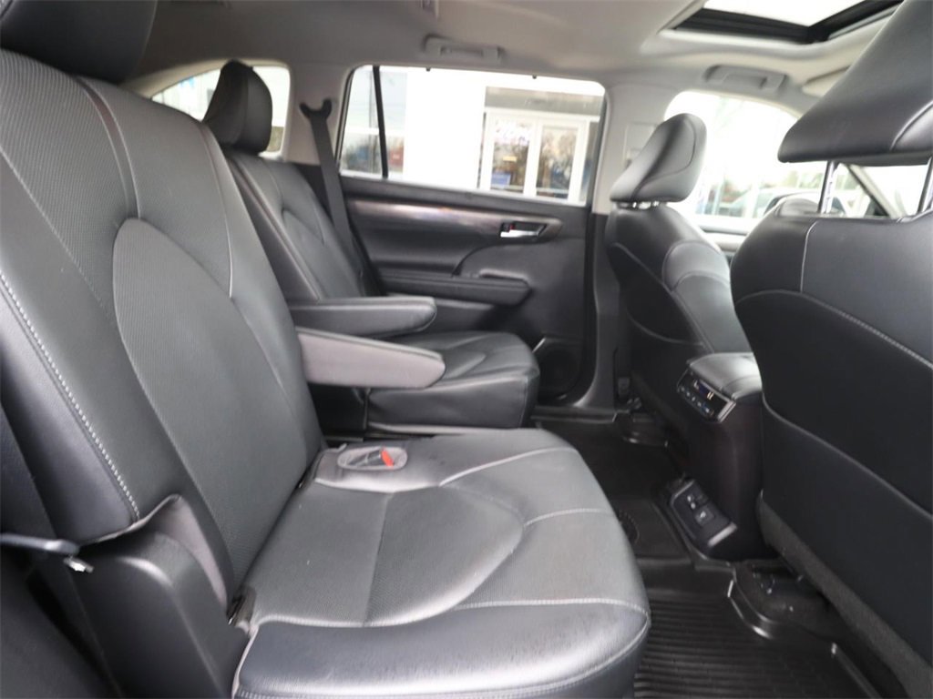 Used 2023 Toyota Highlander Limited image 23