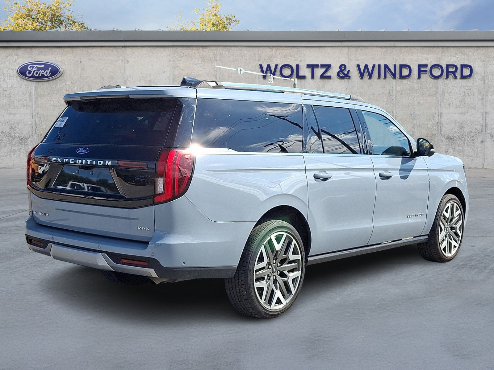 Certified 2025 Ford Expedition Max Platinum w/ Platinum Ultimate Package AWD/4WD image 6