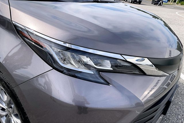 Used 2021 Toyota Sienna XLE FWD image 28