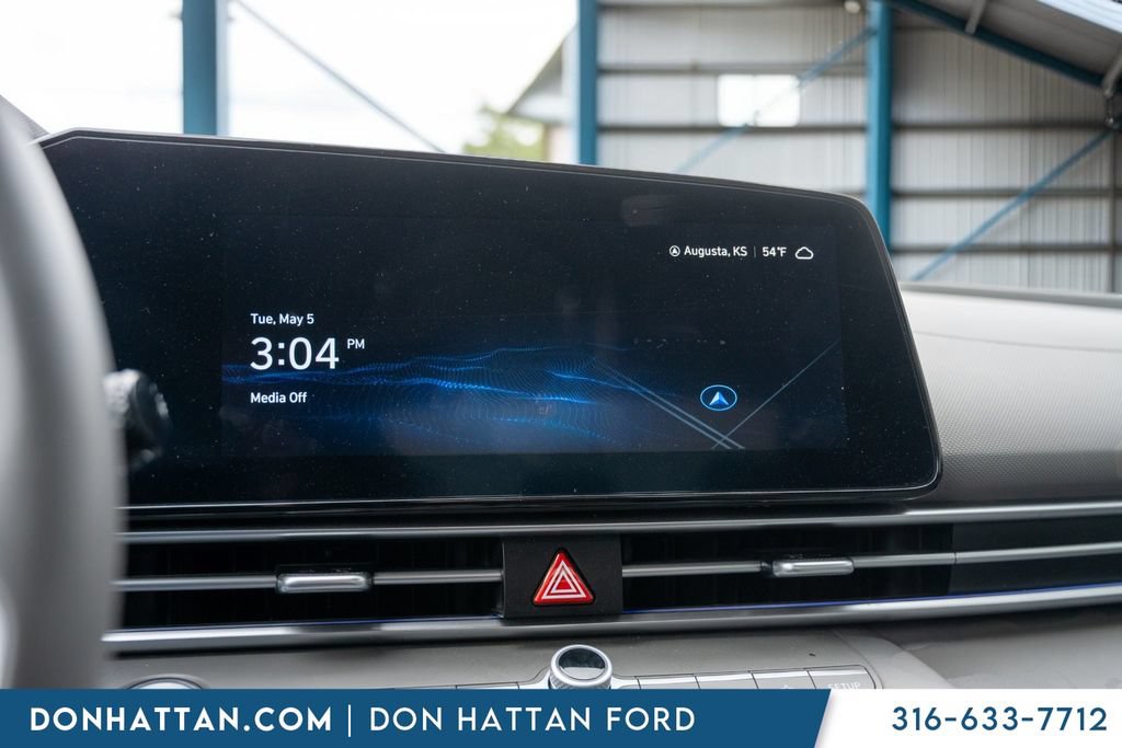 Used 2024 Hyundai Elantra SEL w/ Convenience Package FWD image 9