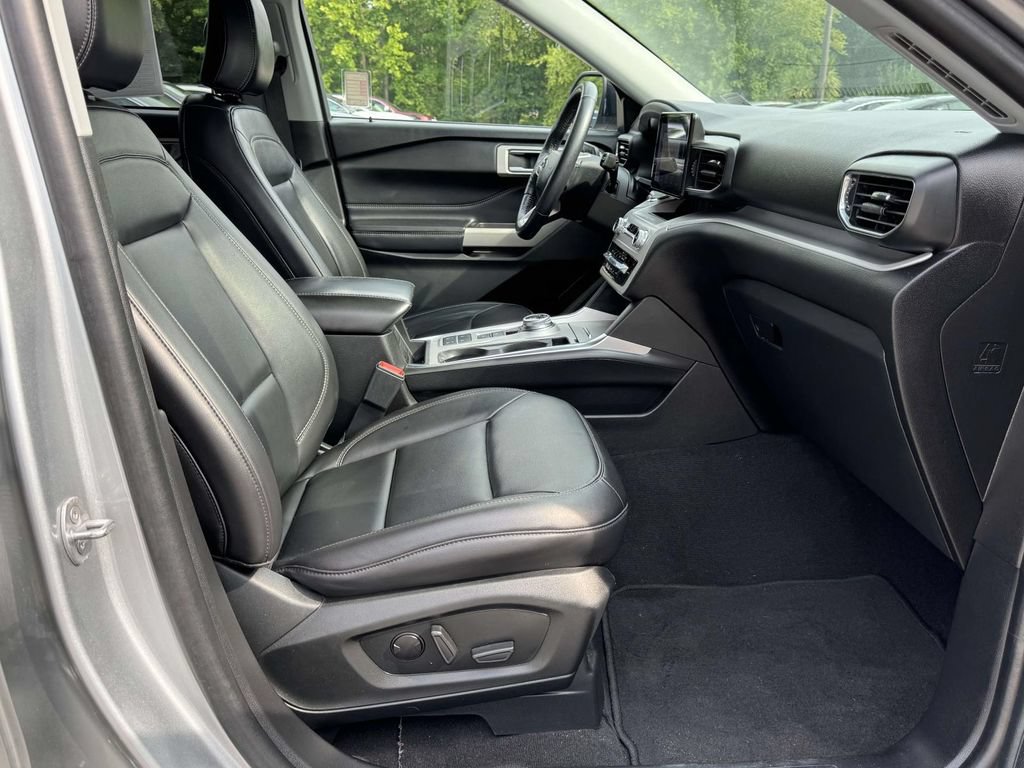 Certified 2023 Ford Explorer XLT w/ Equipment Group 202A RWD image 15