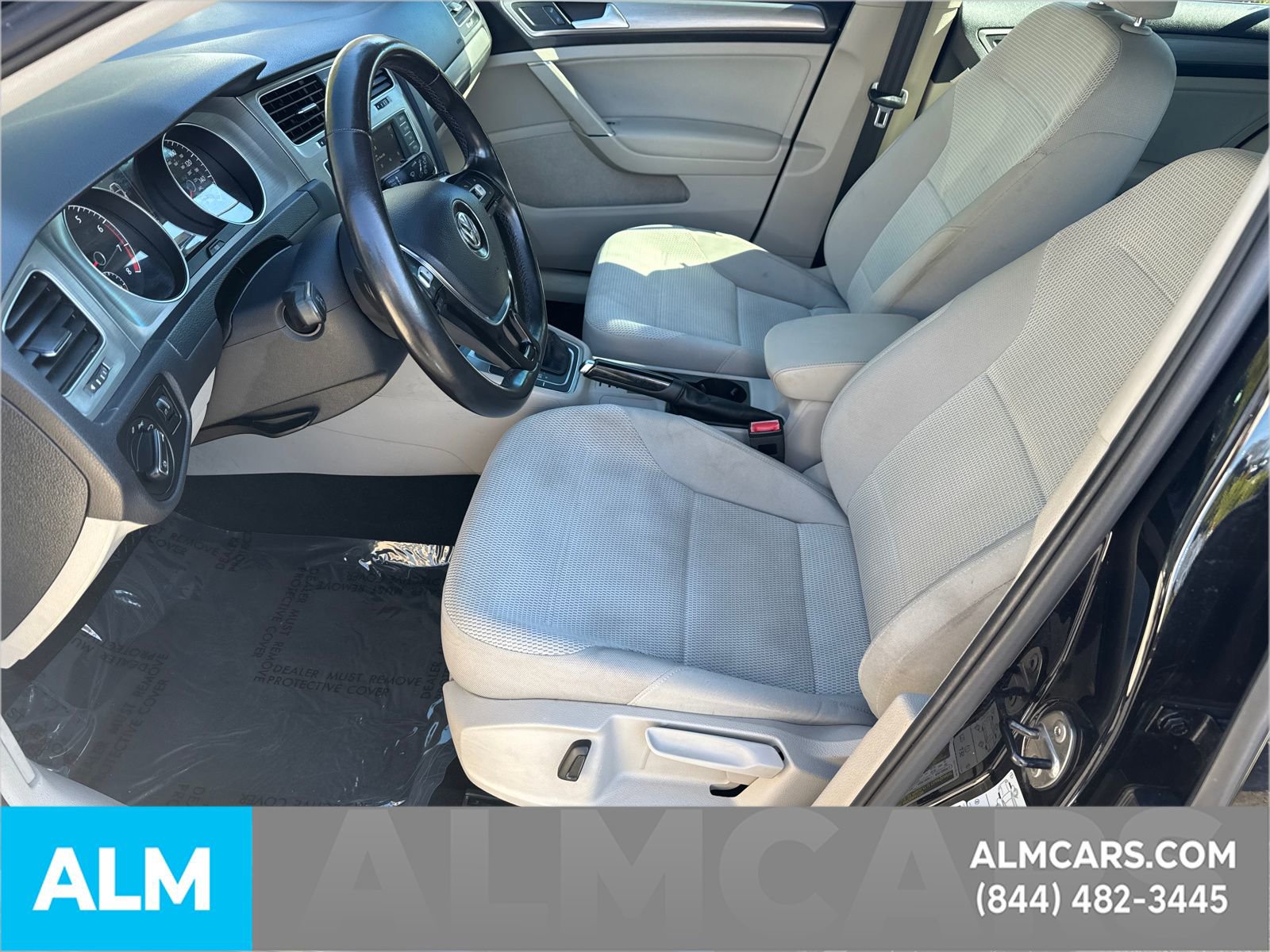 Used 2017 Volkswagen Golf SE image 10