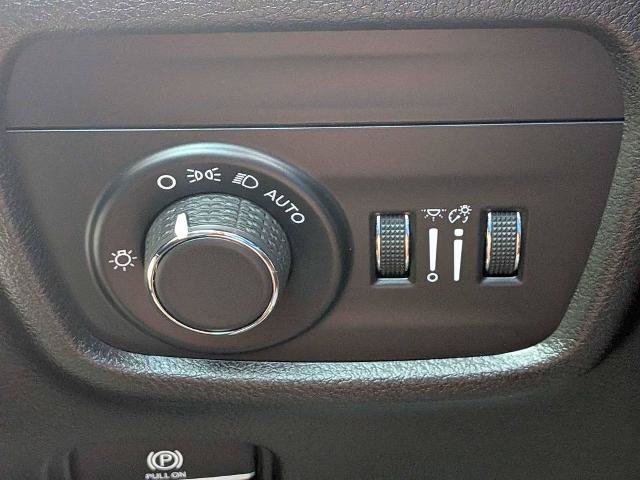 Used 2023 Jeep Grand Cherokee Altitude AWD/4WD image 25
