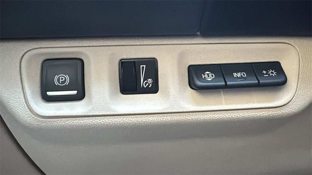 Used 2021 GMC Acadia Denali w/ Denali Technology Package image 18